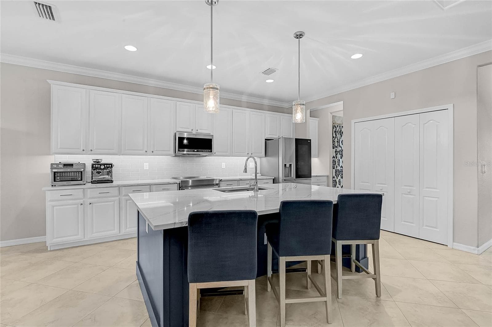 Single Family Residence at 20275 GRANLAGO DR, VENICE, photo 15 of 63