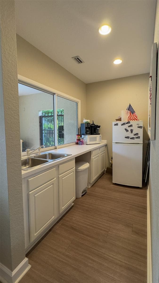 Community Kitchen - 8027 SAINT ANDREWS WAY, MOUNT DORA