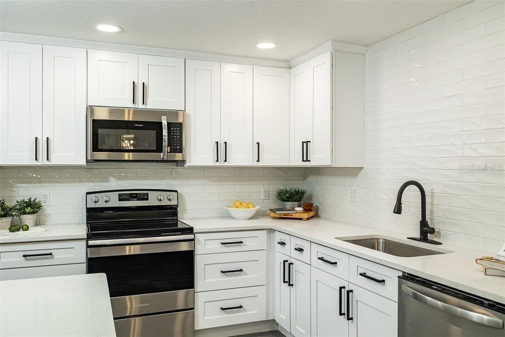Single Family Residence at 11145 BELLA LOMA DR, LARGO, photo 12 of 27