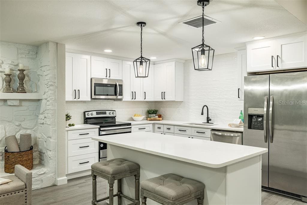 Single Family Residence at 11145 BELLA LOMA DR, LARGO, photo 13 of 27