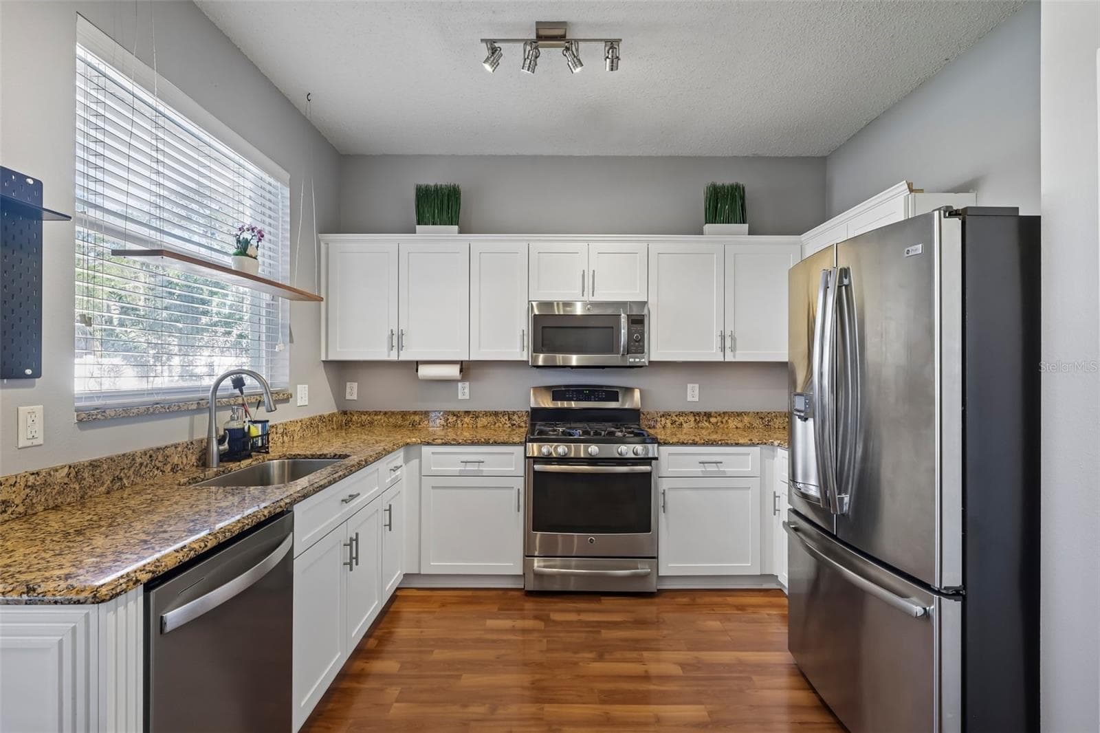 Single Family Residence at 205 ROSANA DR, BRANDON, photo 18 of 66