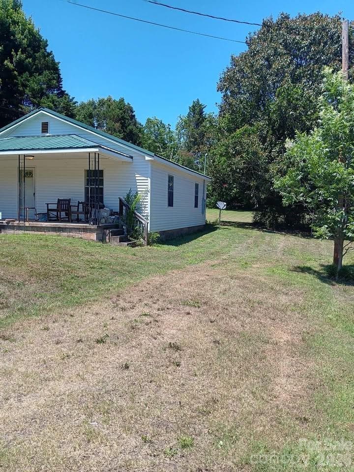 Single Family Residence at 303 Lily Street, Shelby, photo 3 of 19