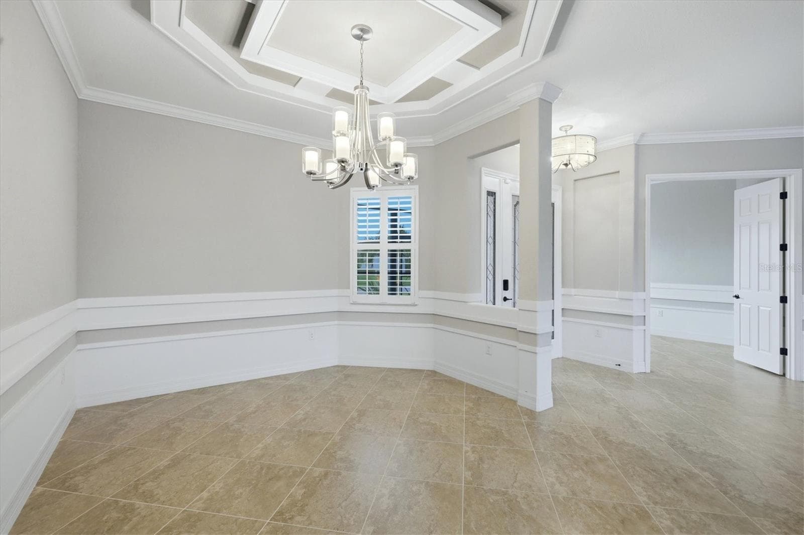 Single Family Residence at 13652 CLASSICO CT, VENICE, photo 5 of 56