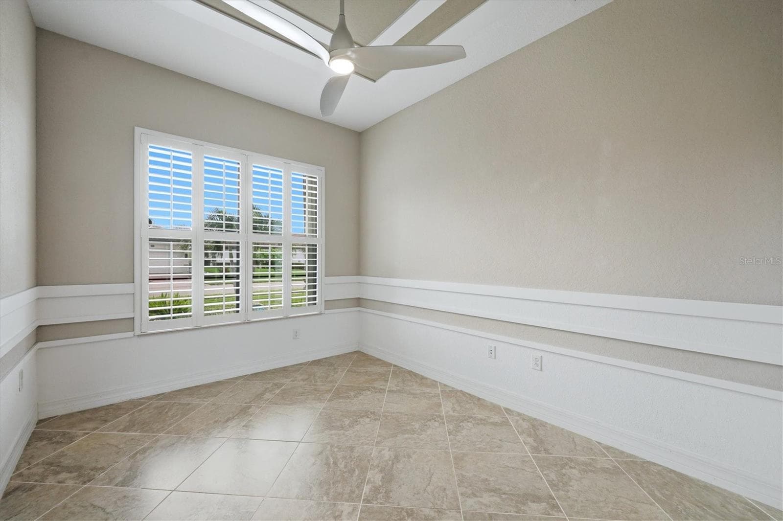 Single Family Residence at 13652 CLASSICO CT, VENICE, photo 17 of 56
