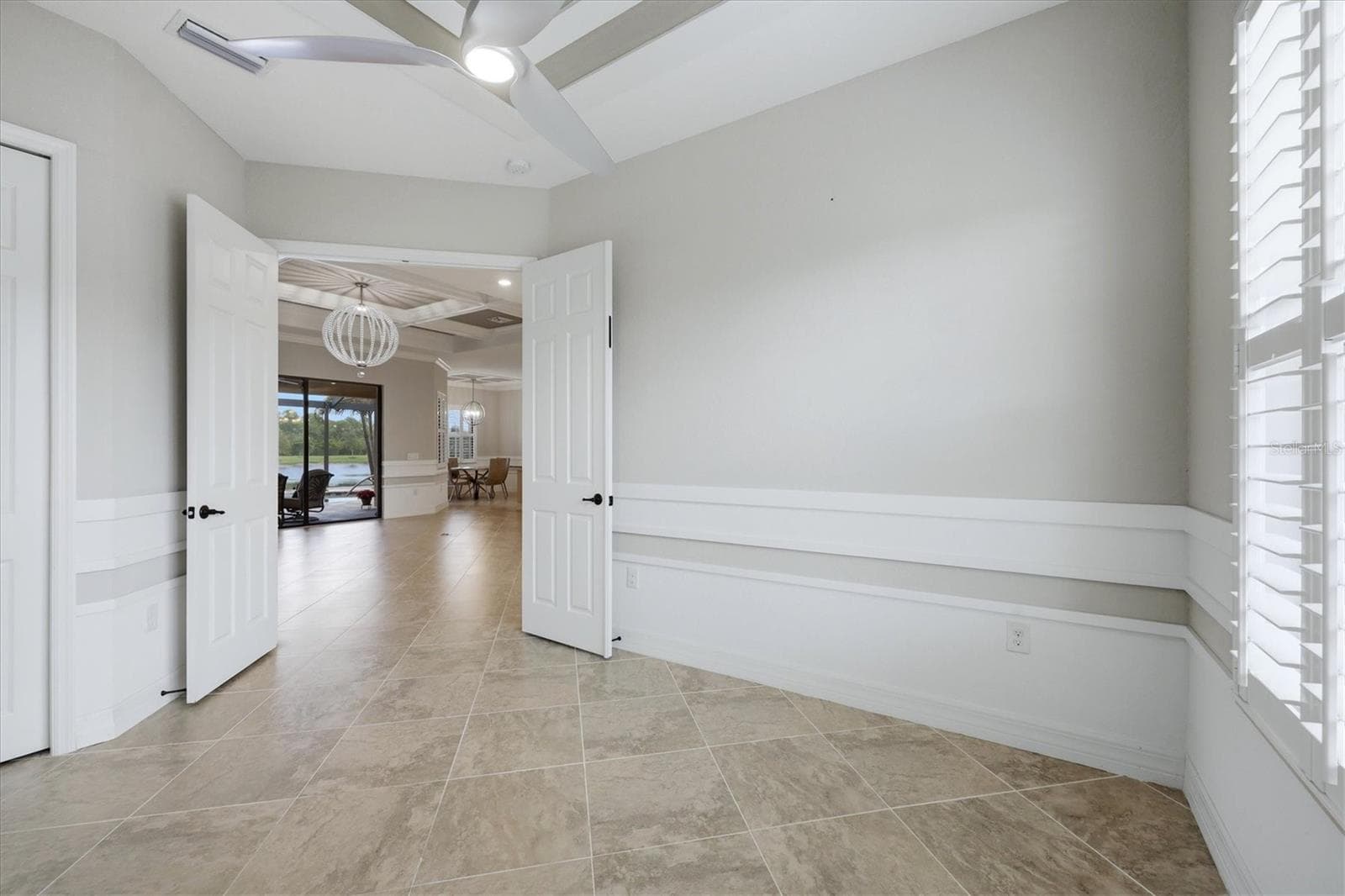 Single Family Residence at 13652 CLASSICO CT, VENICE, photo 18 of 56