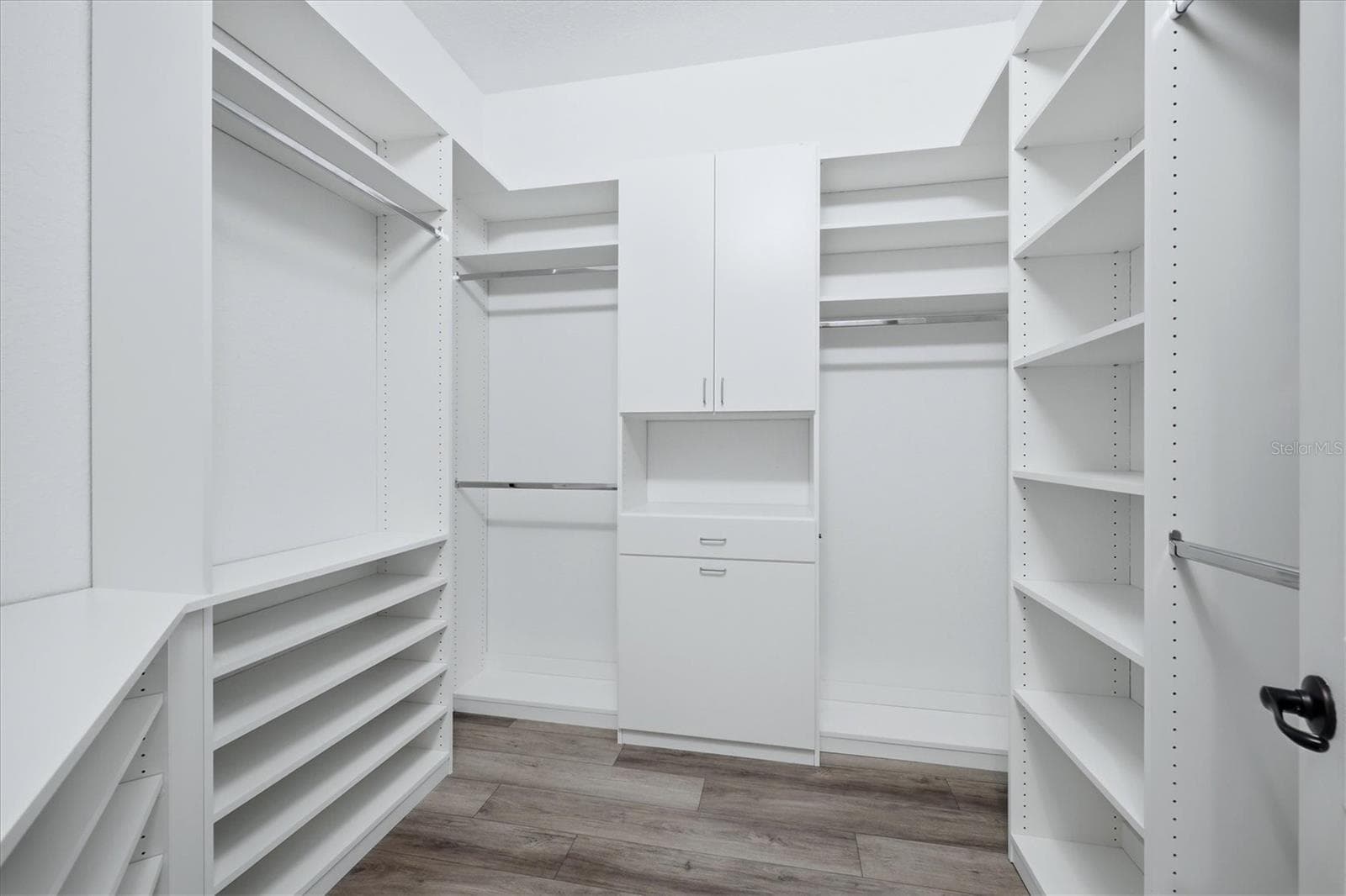 Single Family Residence at 13652 CLASSICO CT, VENICE, photo 23 of 56