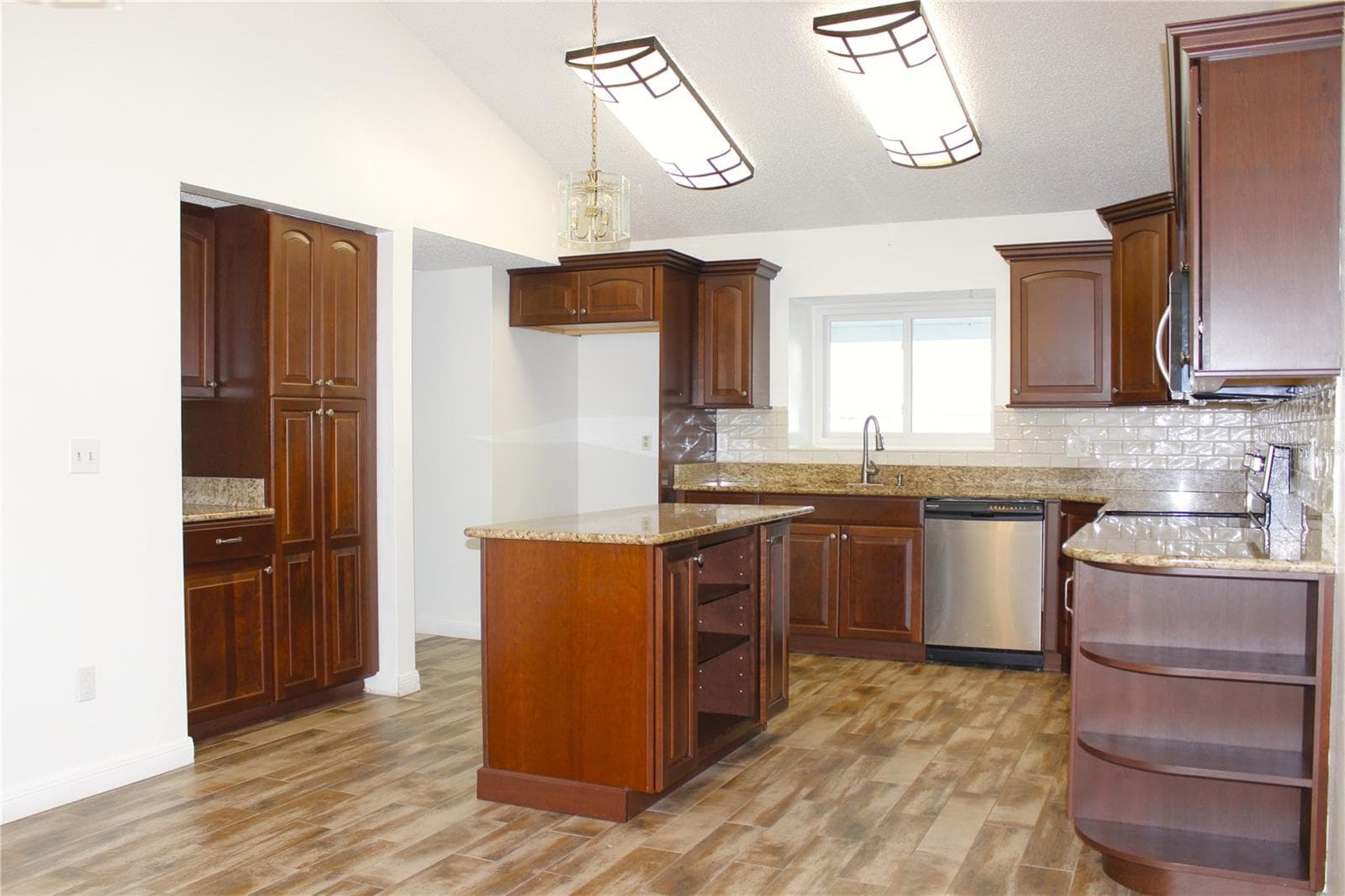 Single Family Residence at 1913 FIRETHORN CT, BRANDON, photo 6 of 58