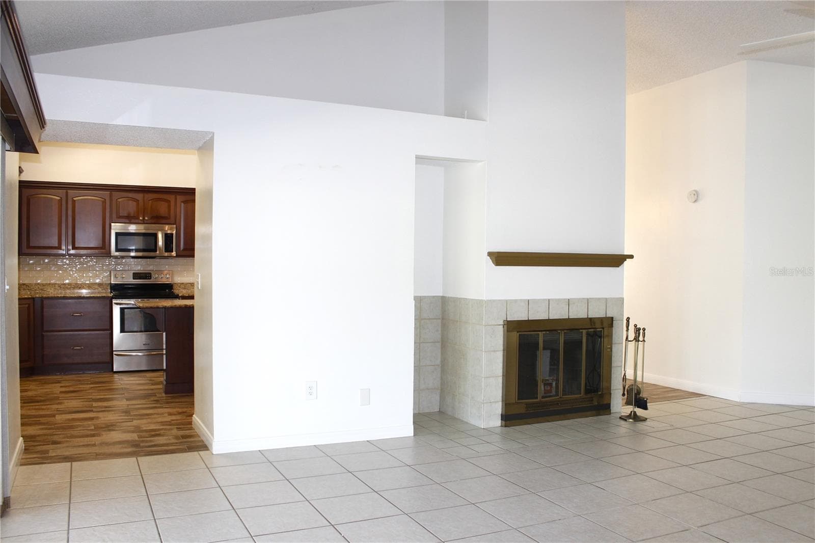Single Family Residence at 1913 FIRETHORN CT, BRANDON, photo 14 of 58