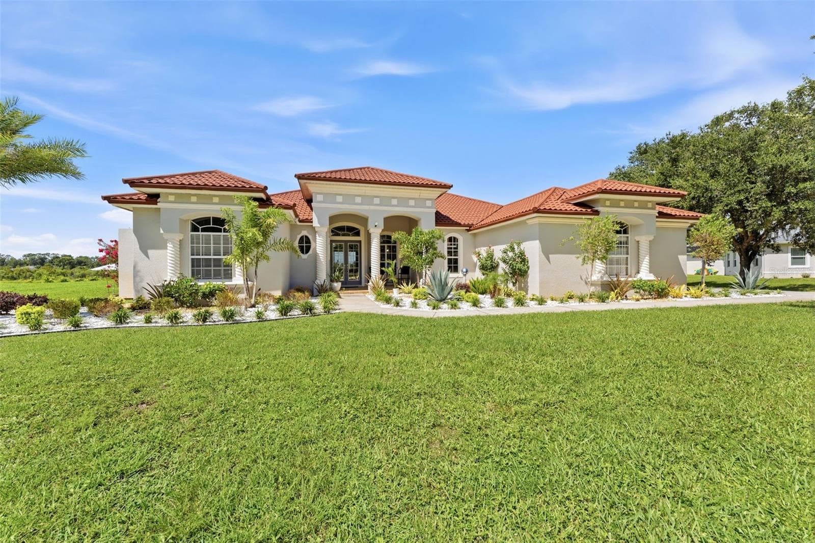Gorgeous and Well Manicured - 24355 HIDEOUT TRL, LAND O LAKES