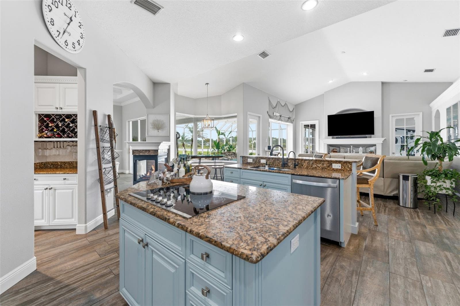 Cooking Island, Butlers Pantry, Open Concept and Gorgeous Views - 24355 HIDEOUT TRL, LAND O LAKES
