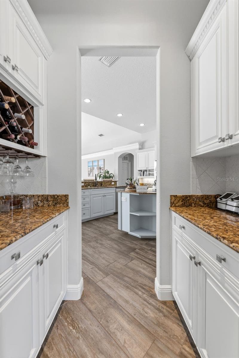 Beautiful and Convenient 2 Sided Butler's Station - 24355 HIDEOUT TRL, LAND O LAKES
