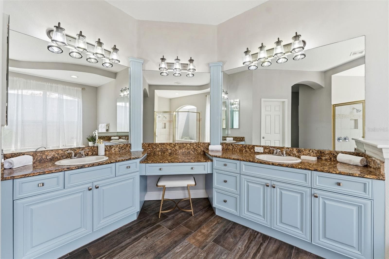Master Ensuite With Vanity and Dual Counter Space - 24355 HIDEOUT TRL, LAND O LAKES