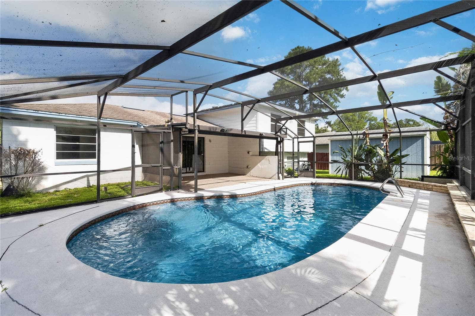Screened Pool Lanai — Keeps bugs, leaves, and wildlife out while allowing breezes in. Connecting your indoor and outdoor space. Enjoy the outdoors while reducing the things Floridians dislike most — bugs & harsh sunlight. - 656 LITTLE WEKIVA RD, ALTAMONTE SPRINGS