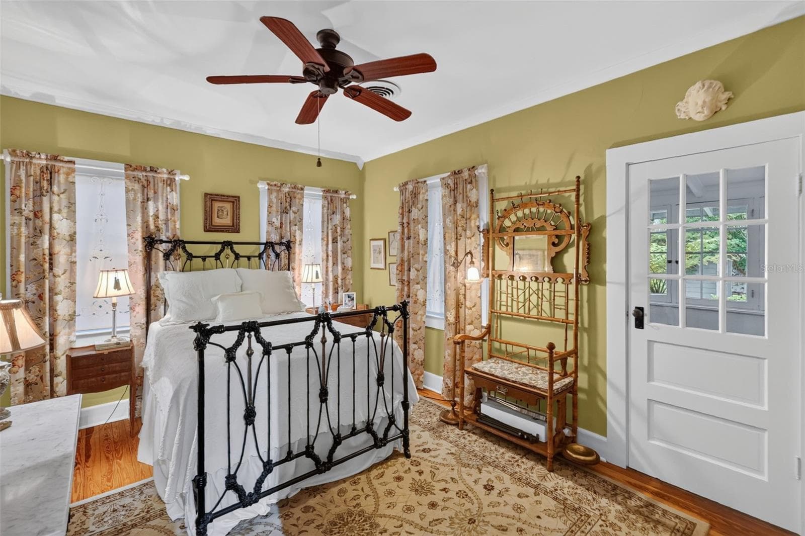 Single Family Residence at 1046 N MCDONALD ST, MOUNT DORA, photo 18 of 58