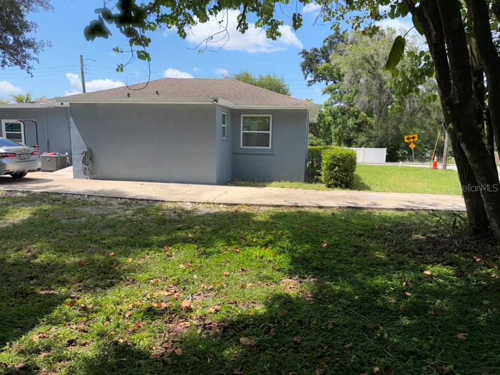 Single Family Residence at 703 E HAMILTON AVE, TAMPA, photo 5 of 99