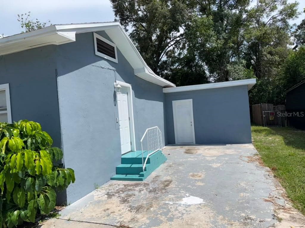 Single Family Residence at 703 E HAMILTON AVE, TAMPA, photo 20 of 99