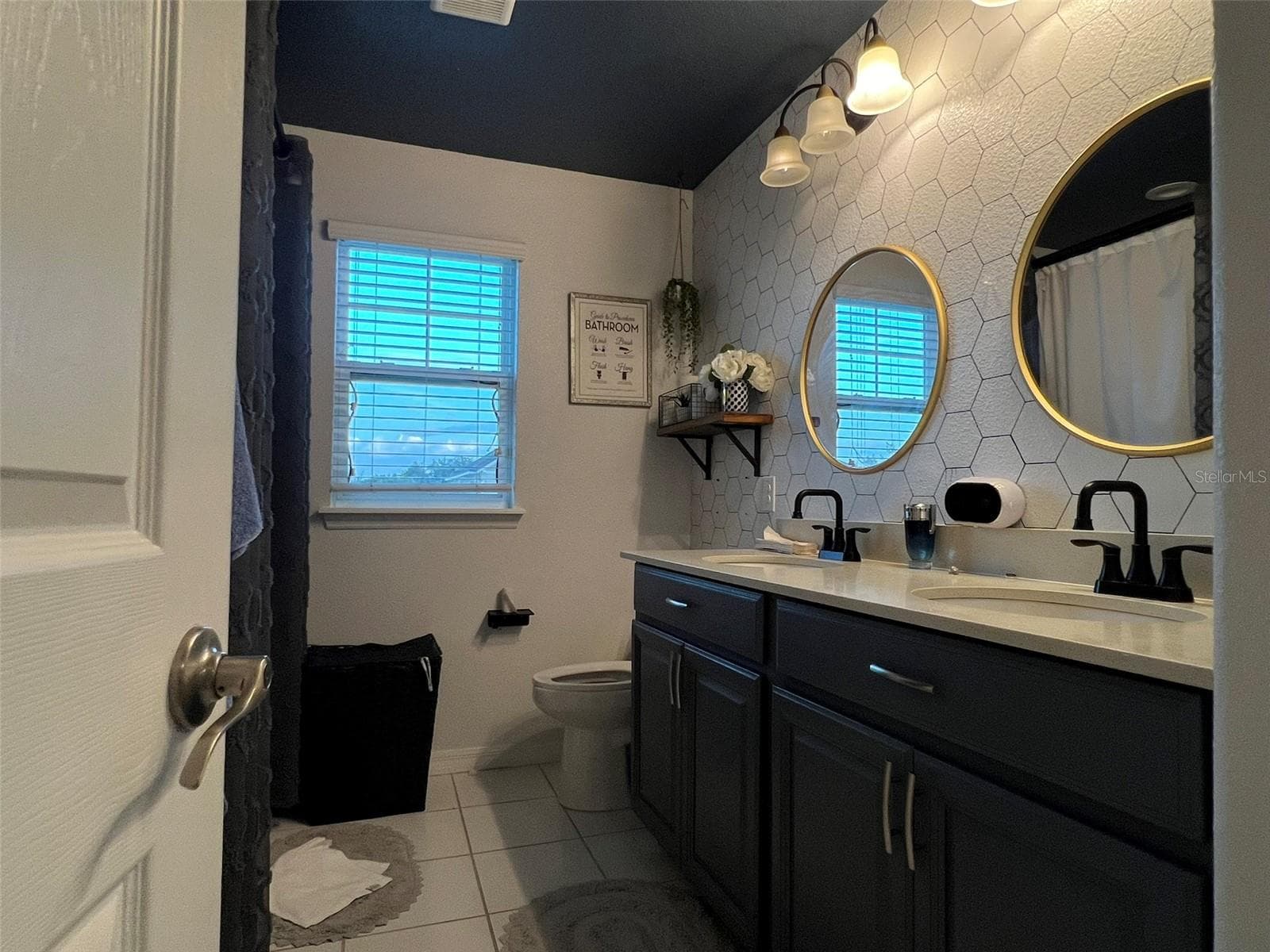 Single Family Residence at 4862 SOUTHLAWN AVE, ORLANDO, photo 9 of 16