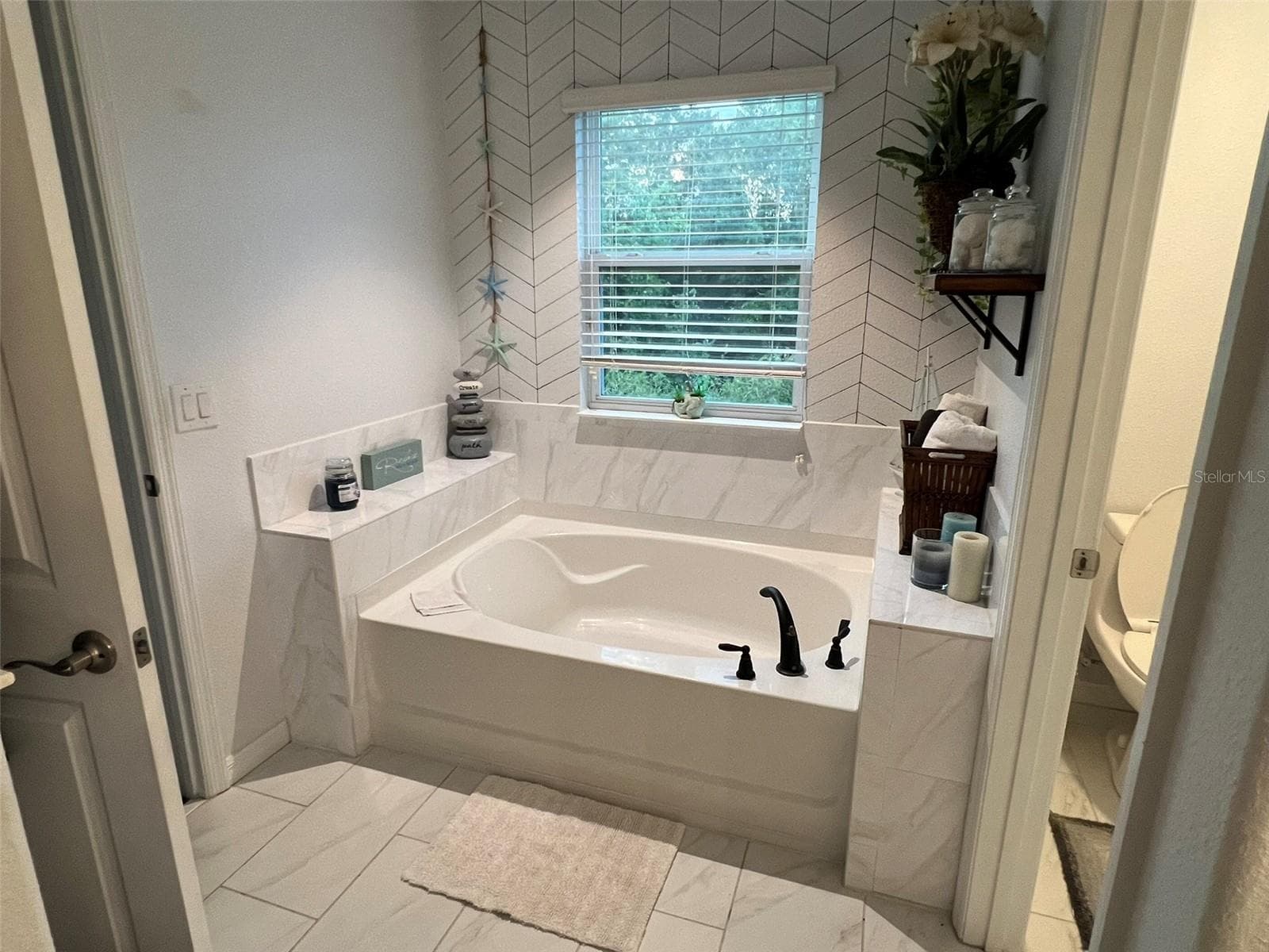 Single Family Residence at 4862 SOUTHLAWN AVE, ORLANDO, photo 10 of 16