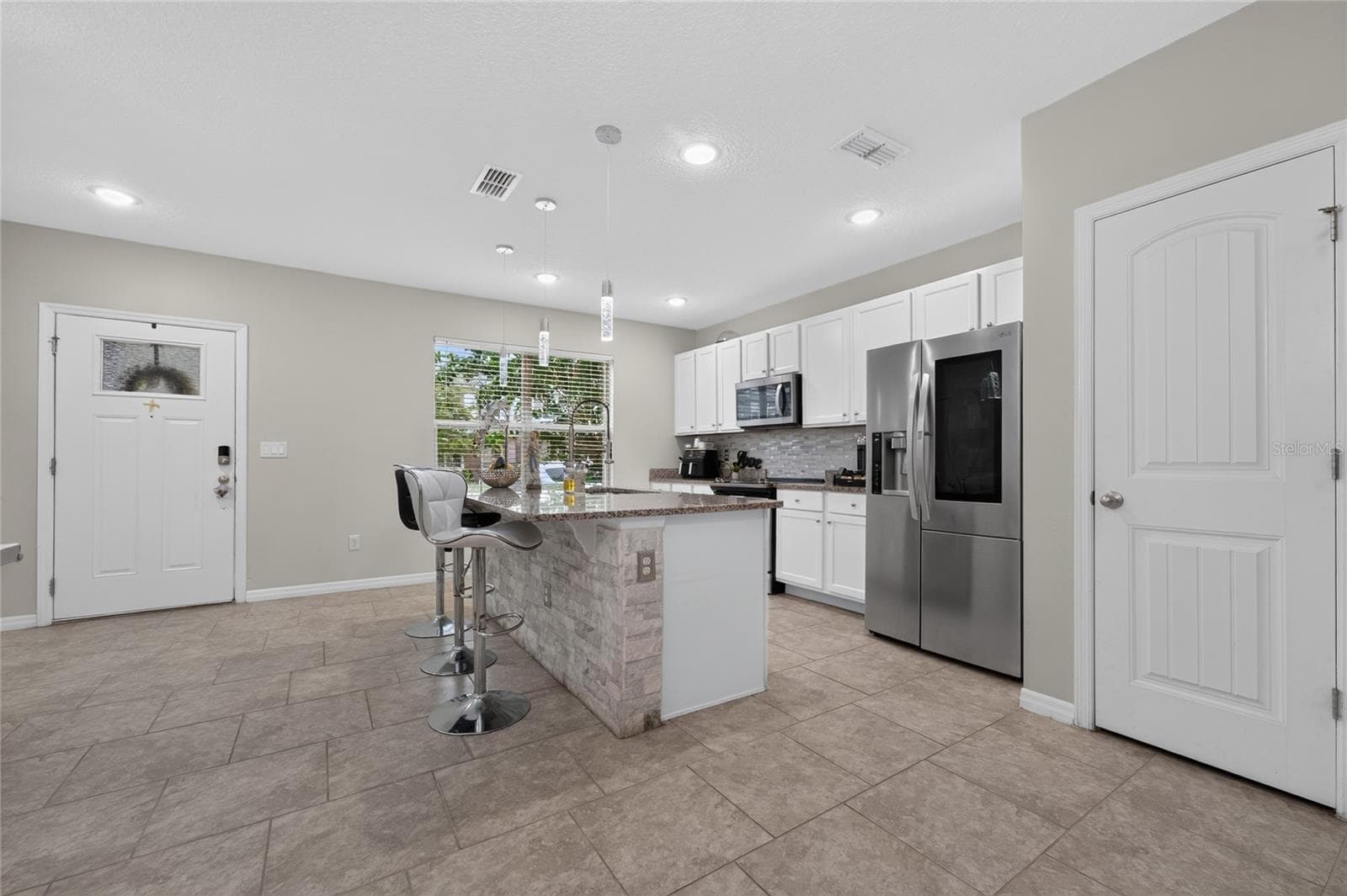 Townhouse at 10108 SALT POINT DR, WINTER GARDEN, photo 3 of 30