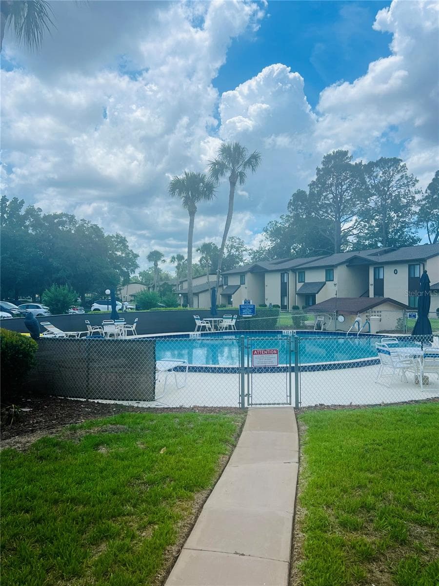 Condominium at 625 MIDWAY DR #B, OCALA, photo 4 of 23