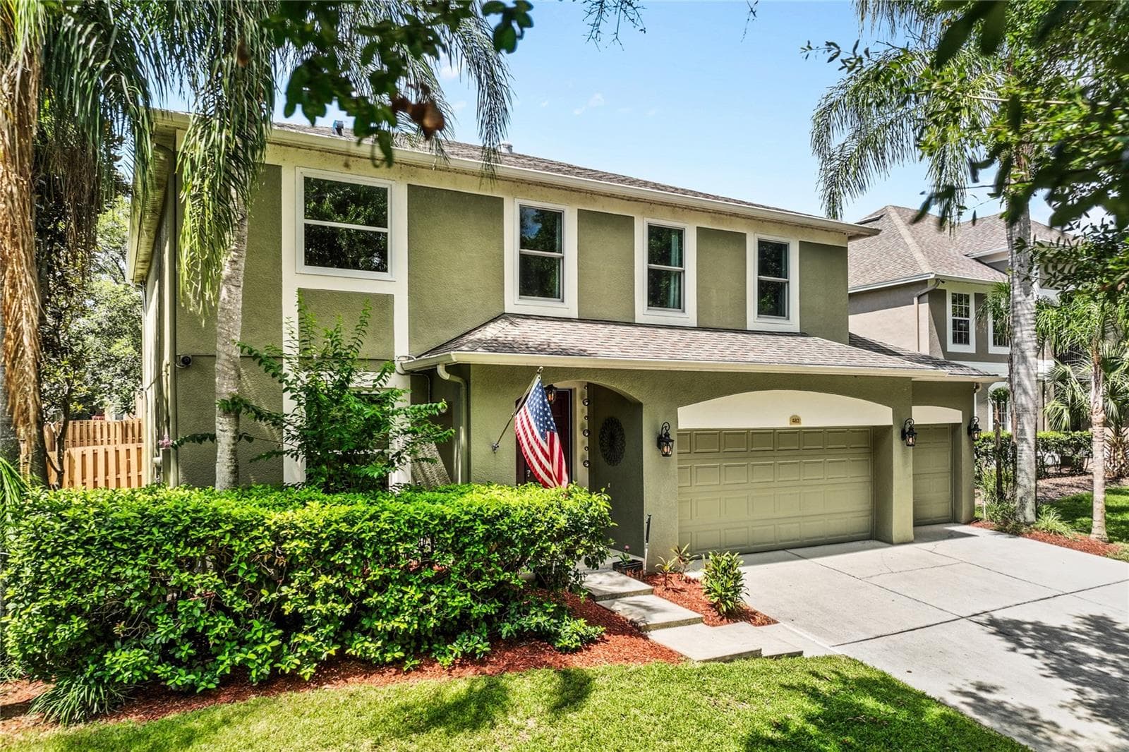 The front of home is framed by stately Palm. - 483 VIA TUSCANY LOOP, LAKE MARY