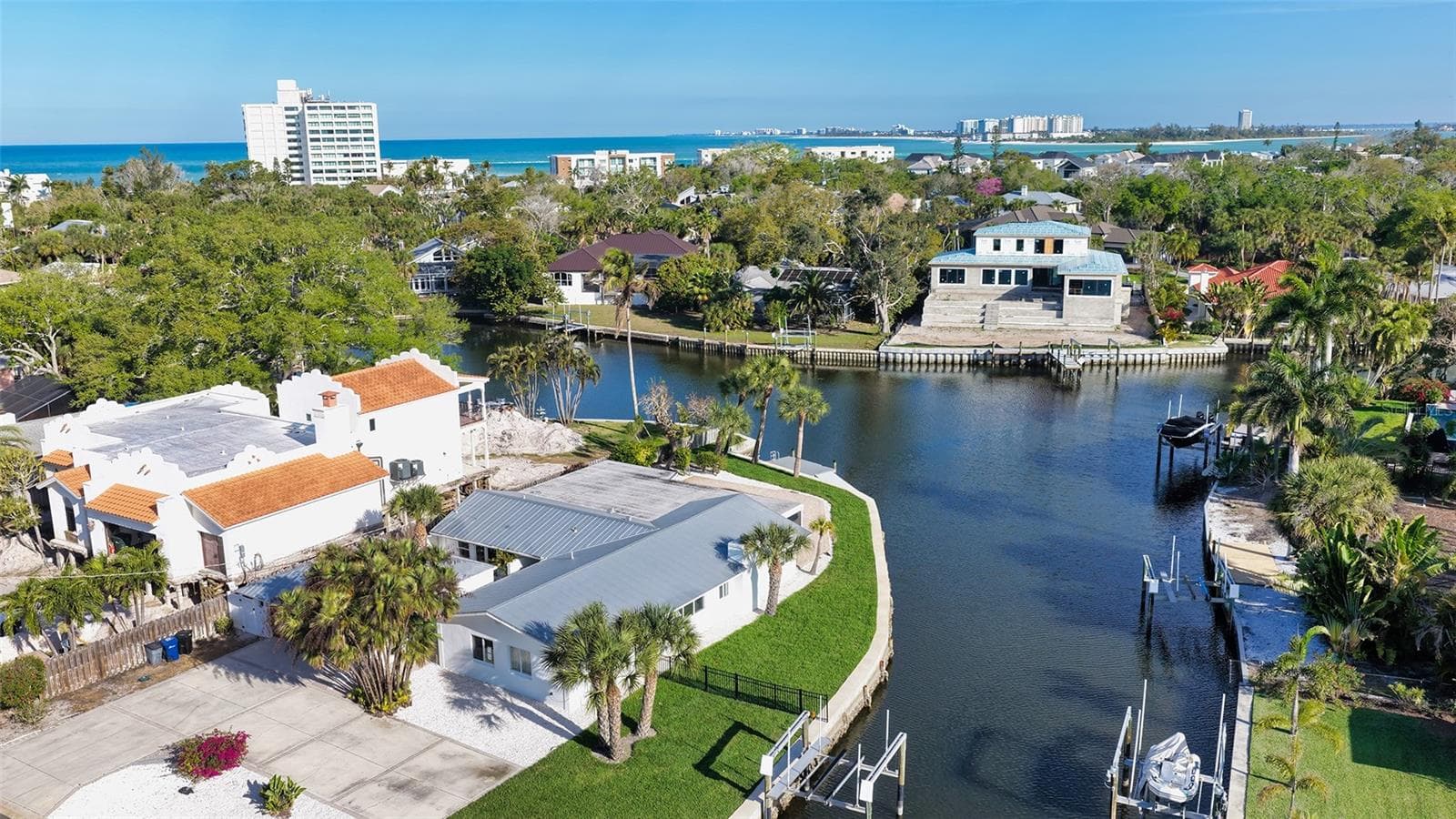 Single Family Residence at 339 TREASURE BOAT WAY, SARASOTA, photo 8 of 97