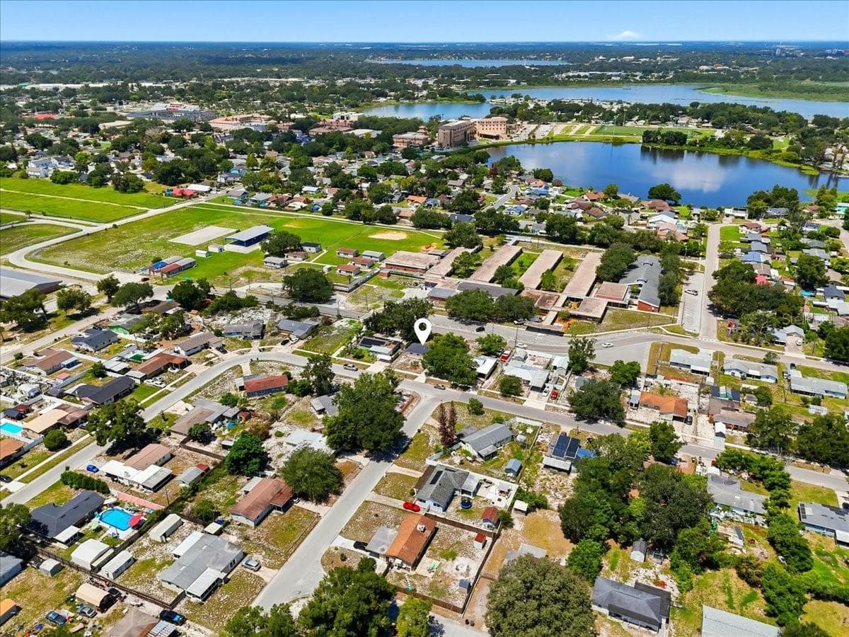 Single Family Residence at 813 ELLERBE WAY, LAKELAND, photo 14 of 47