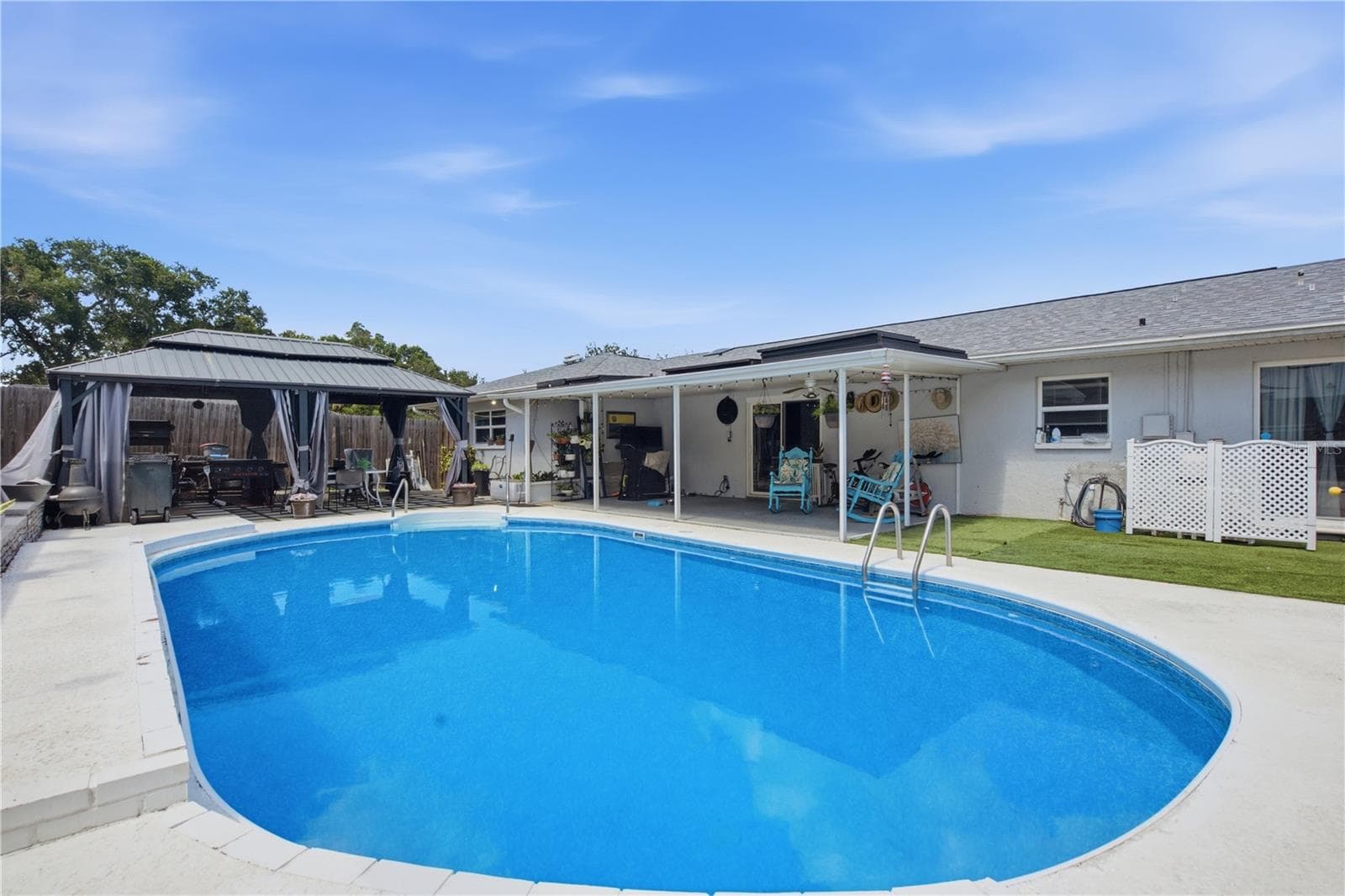 Pool - 1124 KING ARTHUR CT, VALRICO