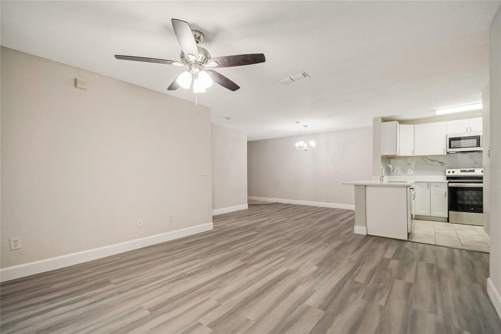 Condominium at 7511 SEURAT ST #10102, ORLANDO, photo 8 of 37