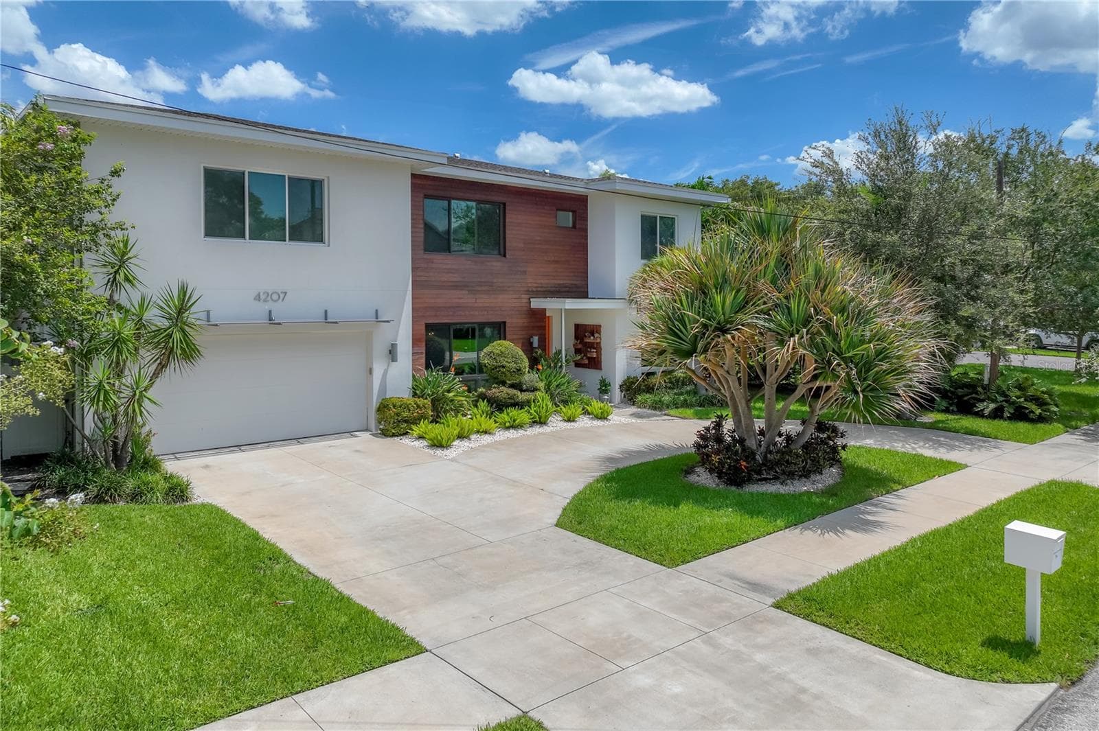 Single Family Residence at 4207 W JETTON AVE, TAMPA, photo 53 of 55