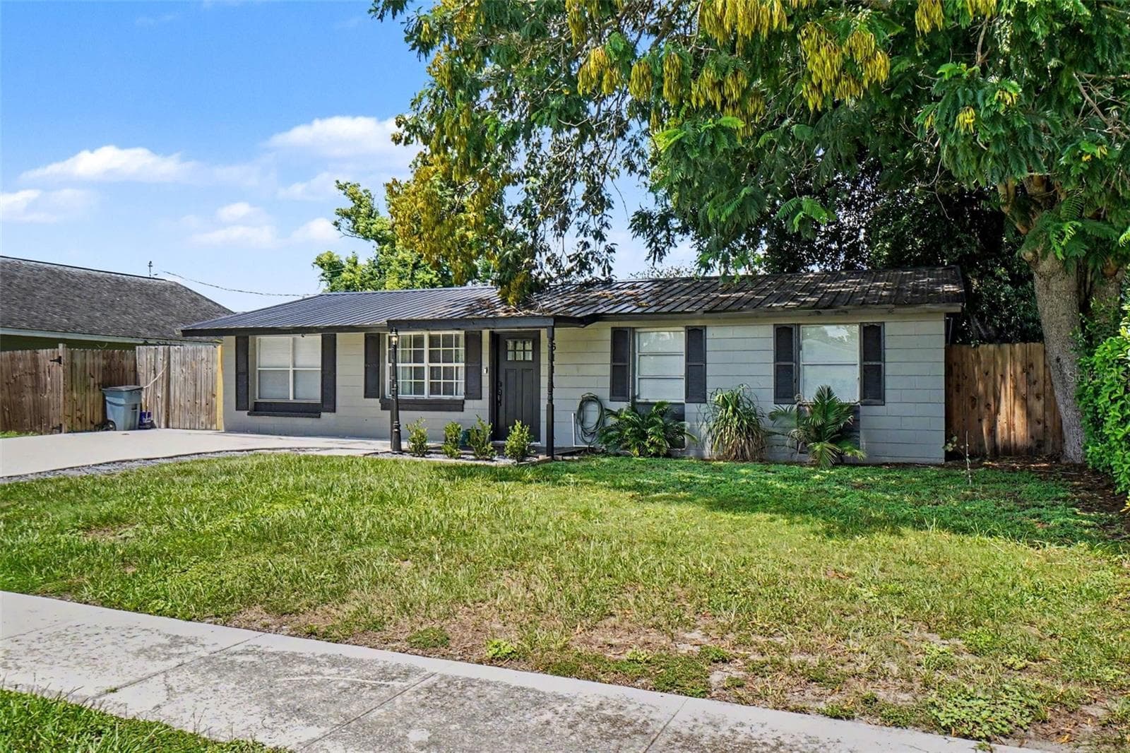 1611 SMITHFIELD CIR W