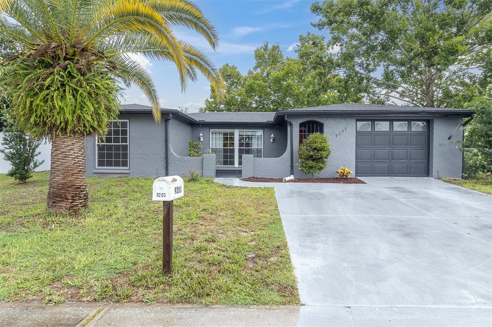 Single Family Residence at 9203 GREENBRIAR LN, PORT RICHEY, photo 4 of 27