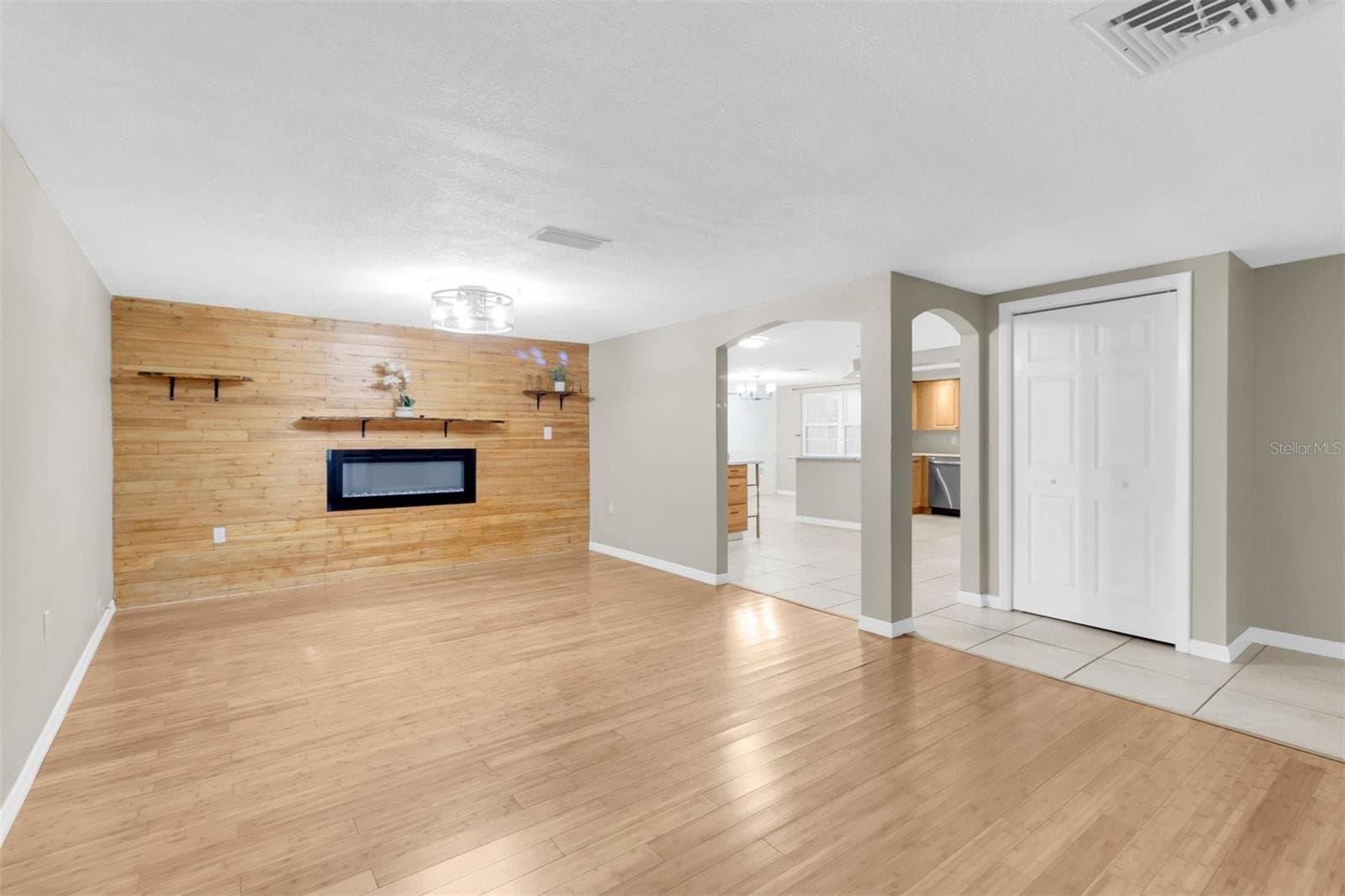 Living room - 9203 GREENBRIAR LN, PORT RICHEY