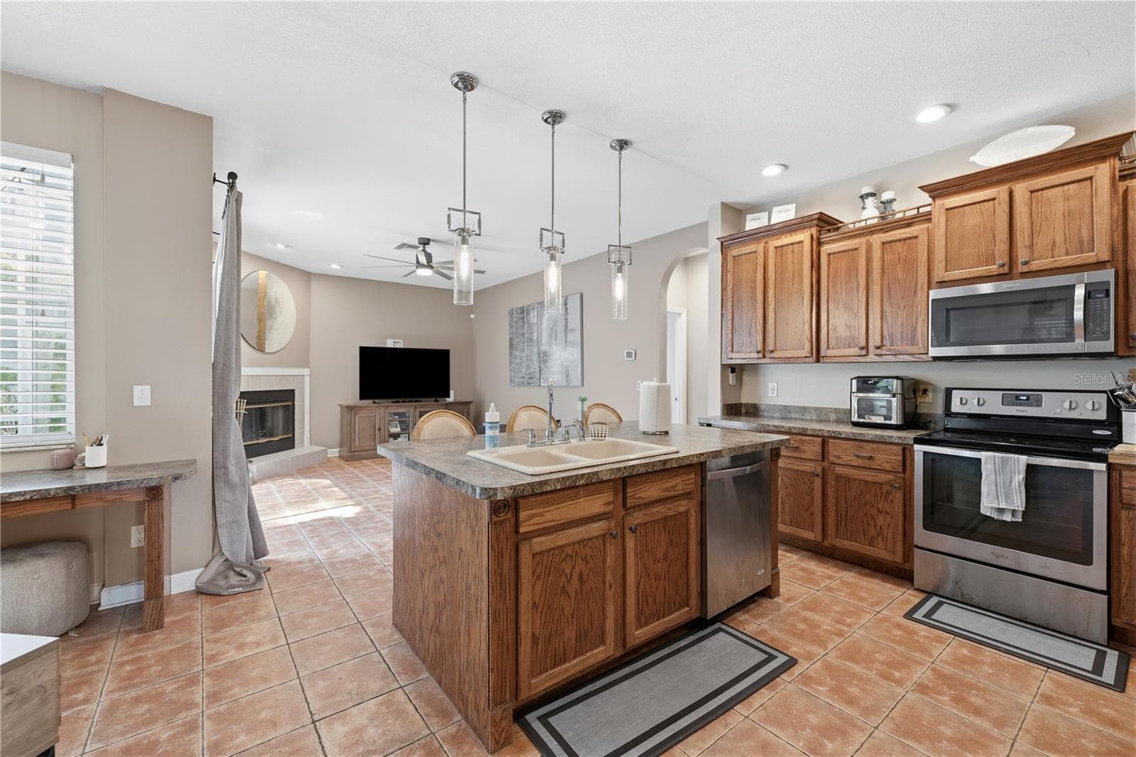 Single Family Residence at 9302 HERITAGE OAK CT, TAMPA, photo 6 of 24