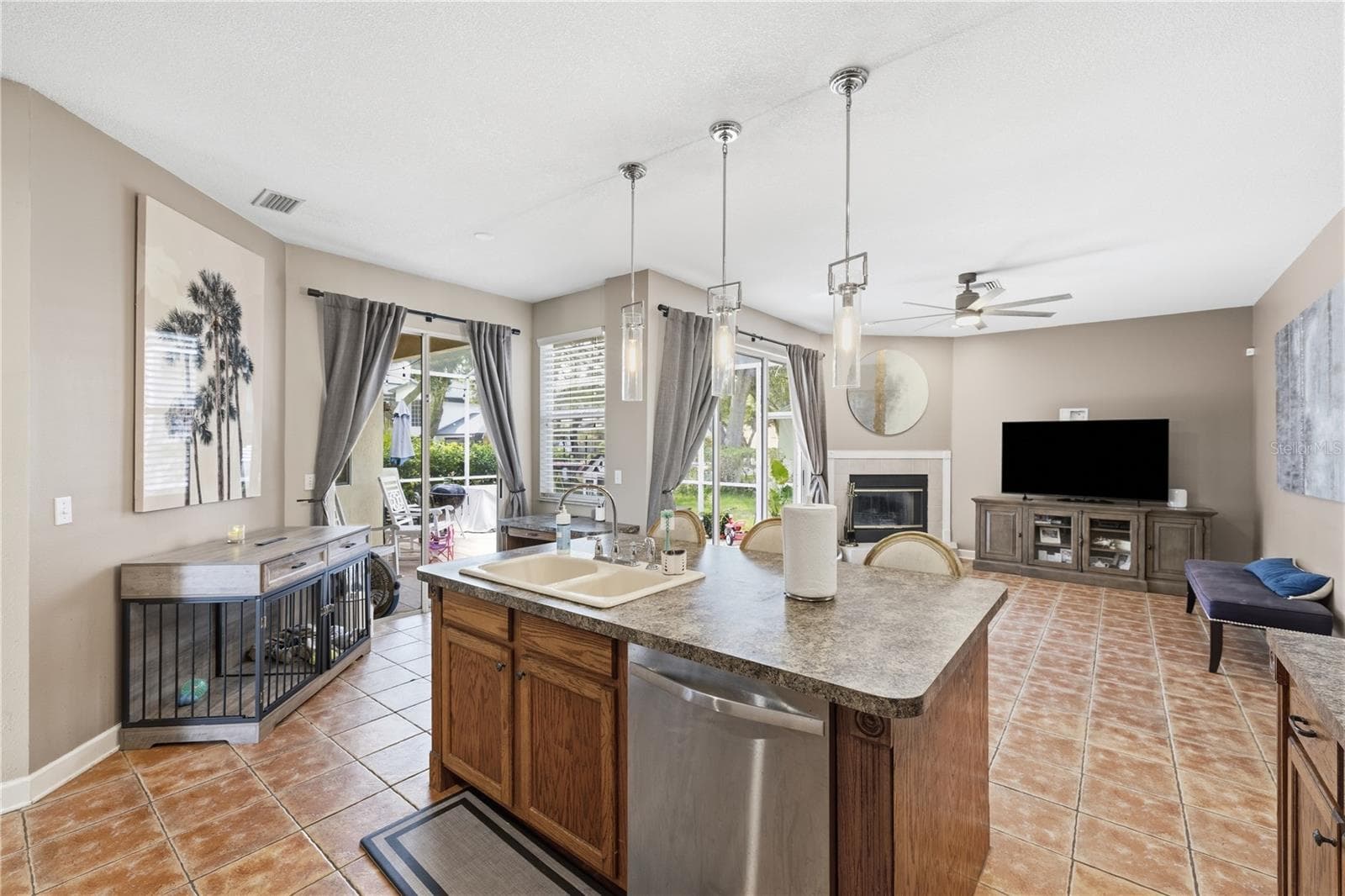 Single Family Residence at 9302 HERITAGE OAK CT, TAMPA, photo 9 of 24