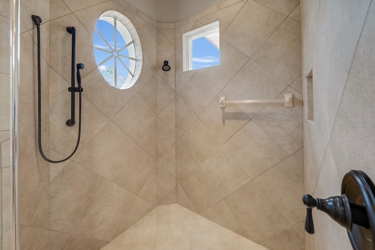 Single Family Residence at 5918 BAHAMA SHORES DR S, ST PETERSBURG, photo 15 of 46
