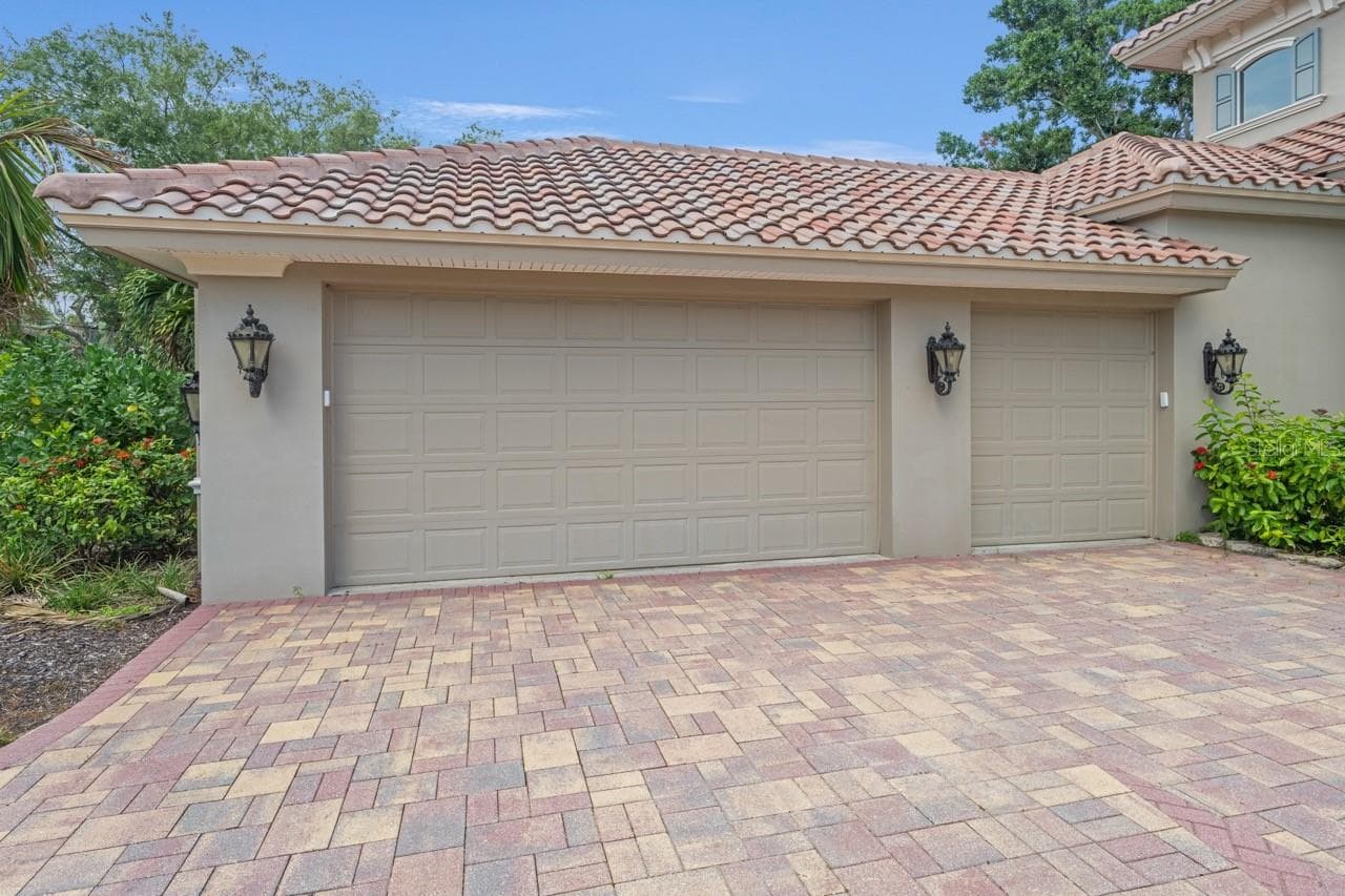 Single Family Residence at 5918 BAHAMA SHORES DR S, ST PETERSBURG, photo 40 of 46