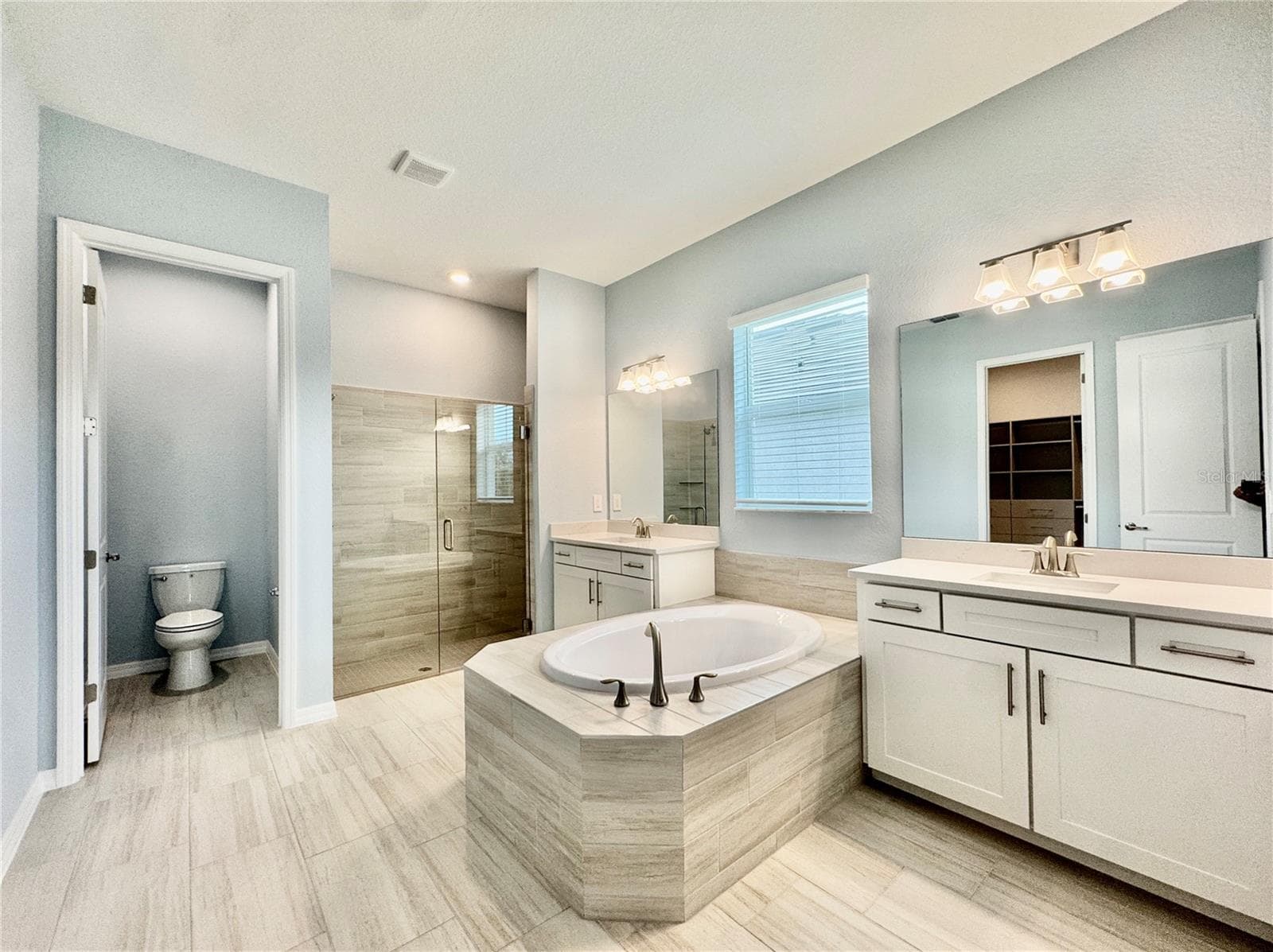 Single Family Residence at 19227 SCALLOP LOOP, LAKEWOOD RANCH, photo 14 of 42