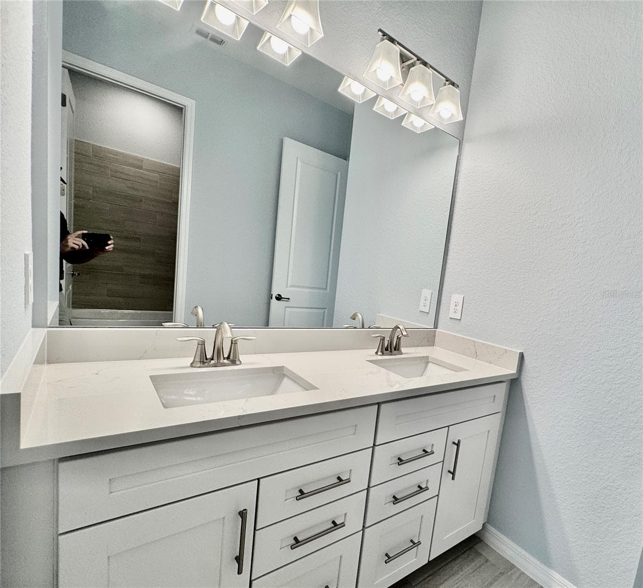 Single Family Residence at 19227 SCALLOP LOOP, LAKEWOOD RANCH, photo 16 of 42