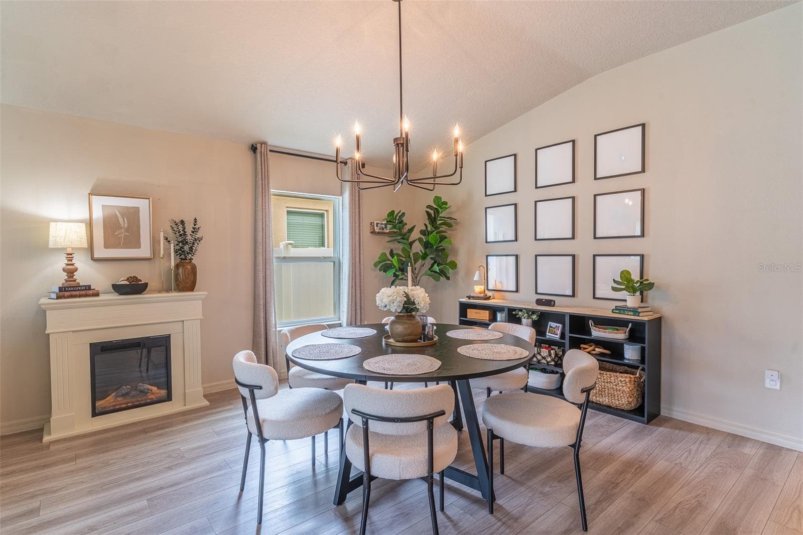 Single Family Residence at 615 VALRI PARK DR, VALRICO, photo 6 of 37