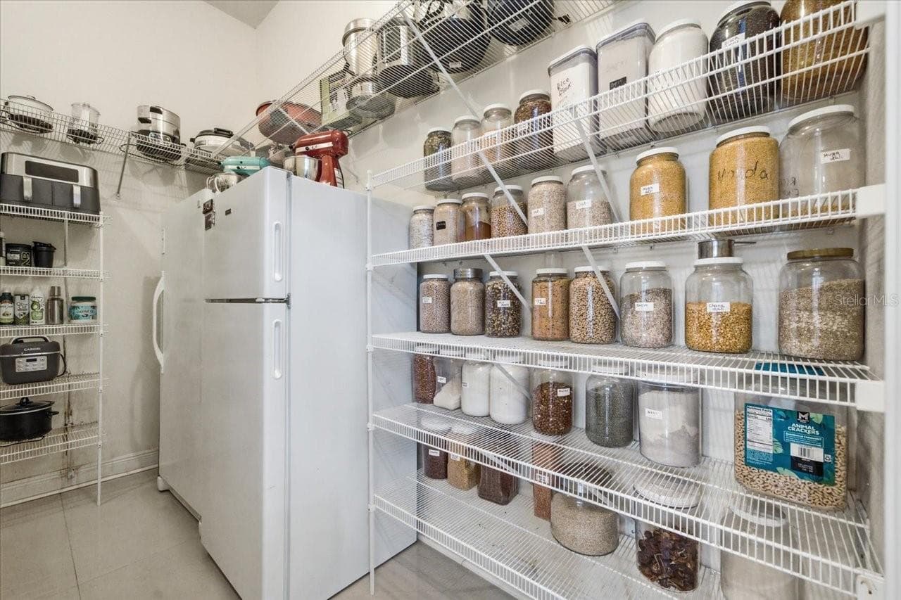 Large Pantry - 19402 JACOBS RIVER RUN, LUTZ