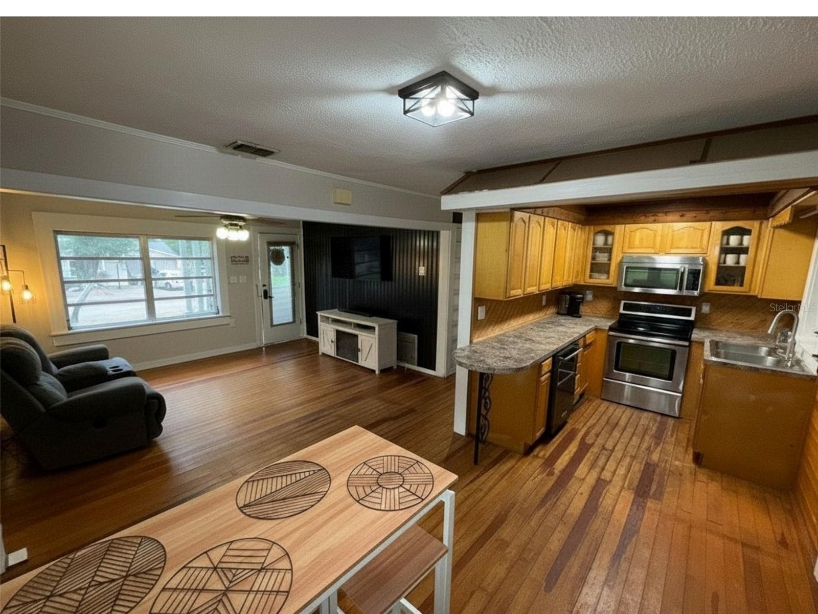 Single Family Residence at 37318 CARTER AVE, DADE CITY, photo 4 of 11