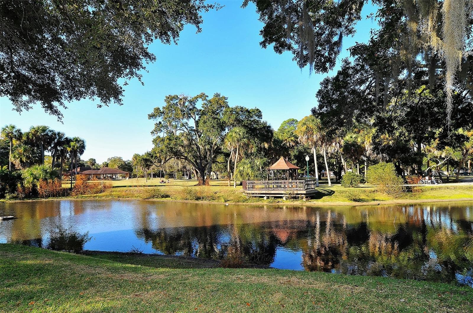 Spend your morning in the 10 acre Gillespie Park, a residential neighborhood immediately east of the Rosemary District. - 430 KUMQUAT CT #202, SARASOTA