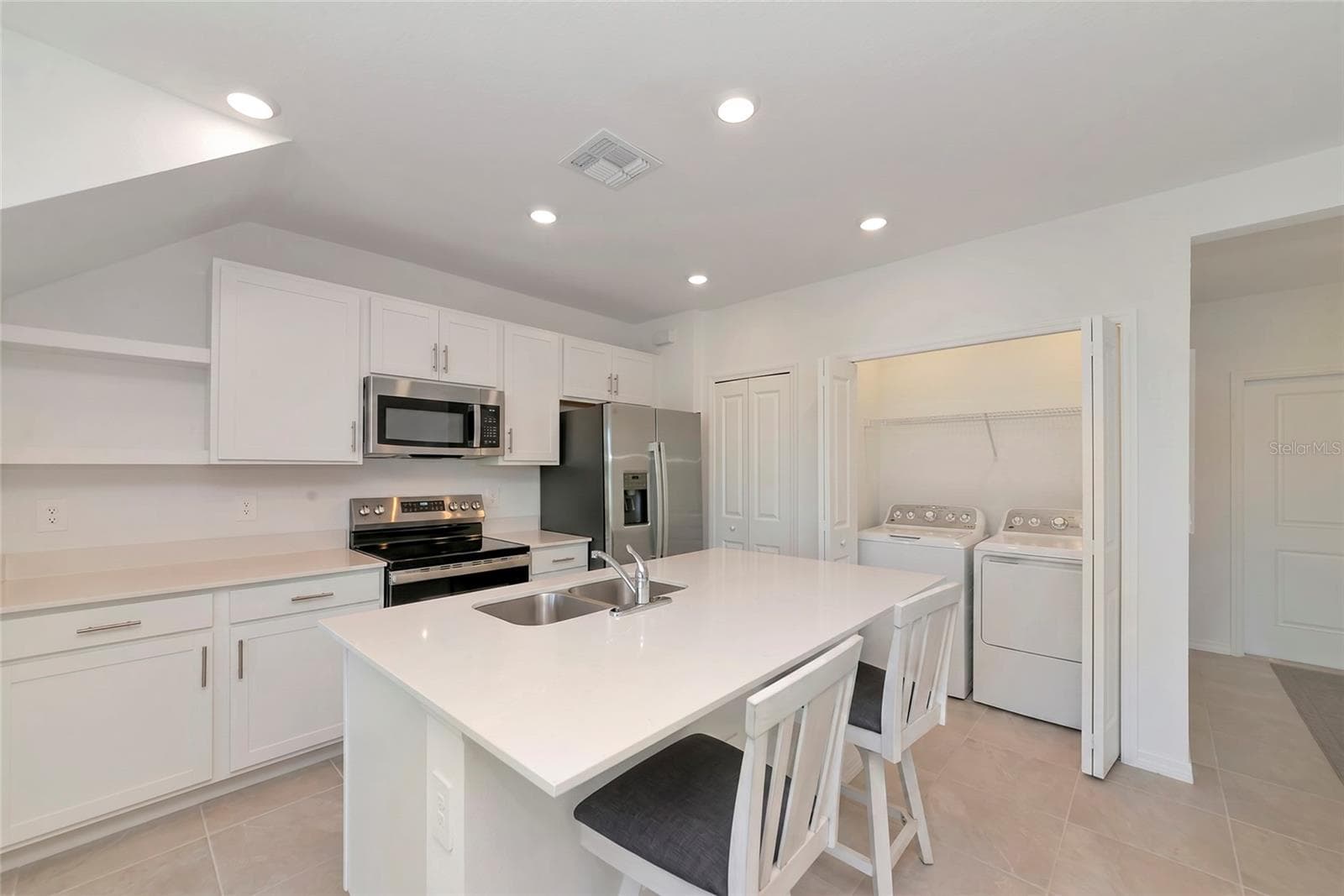 Townhouse at 14251 LILAC SKY TER, BRADENTON, photo 8 of 36