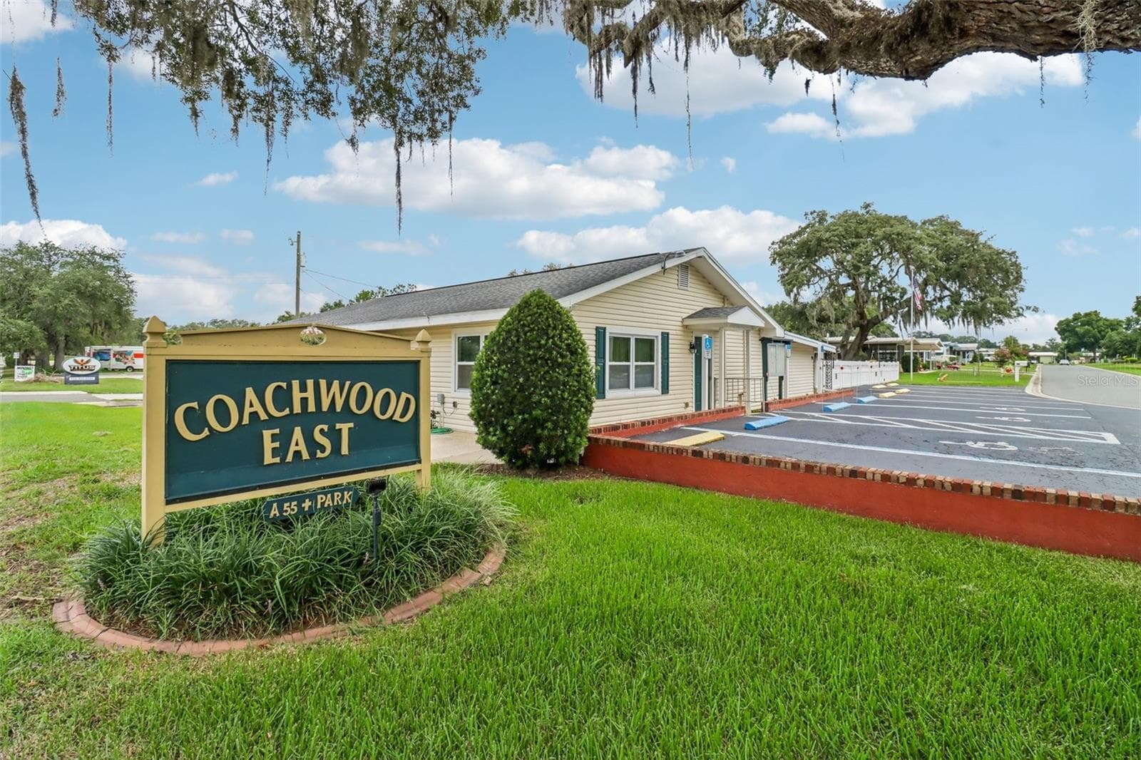 Welcome to Coachwood East! - 2341 W COACH N FOUR DR, LEESBURG