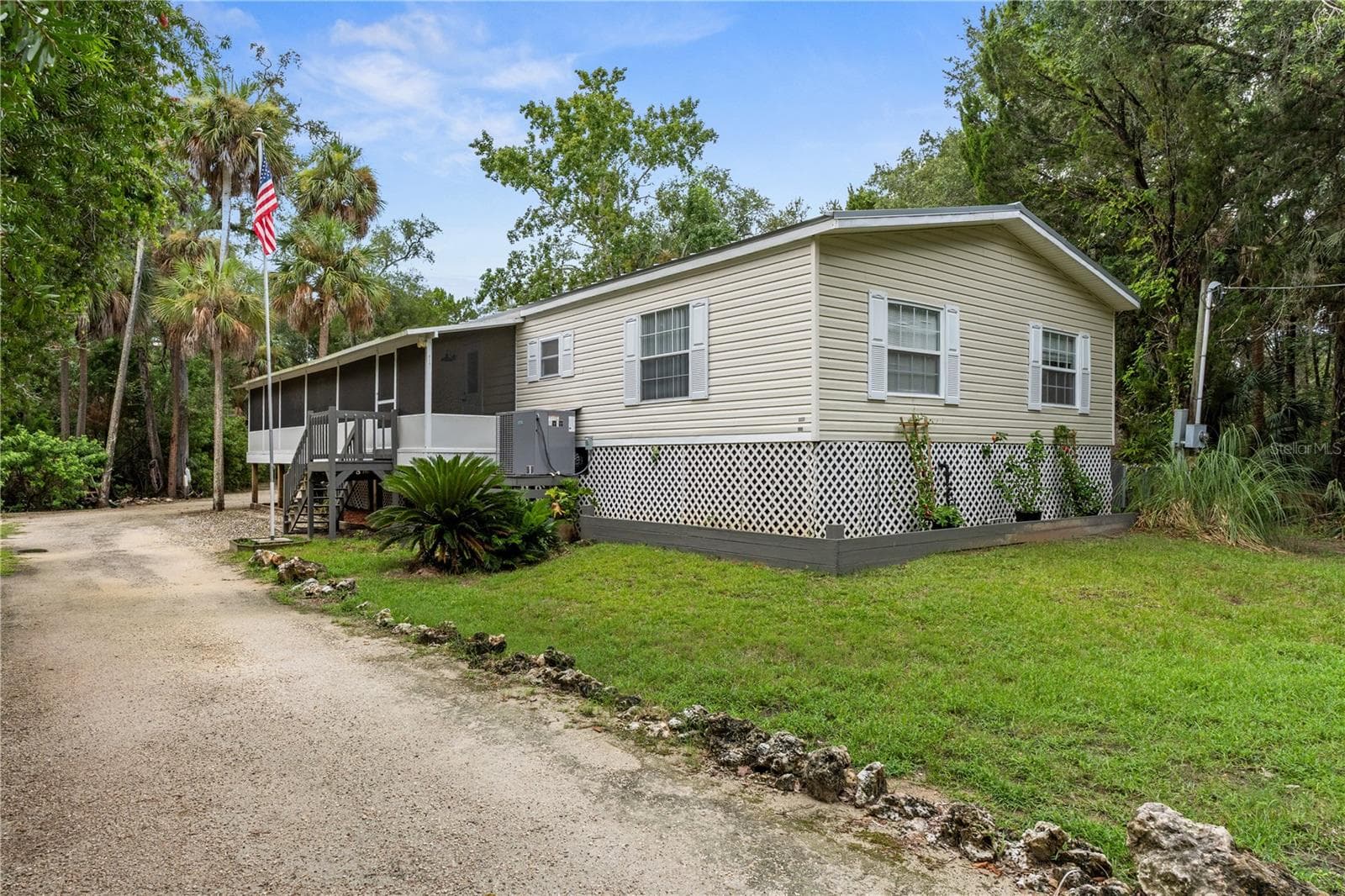 Manufactured Home at 11720 W NORTH PL, HOMOSASSA, photo 2 of 59