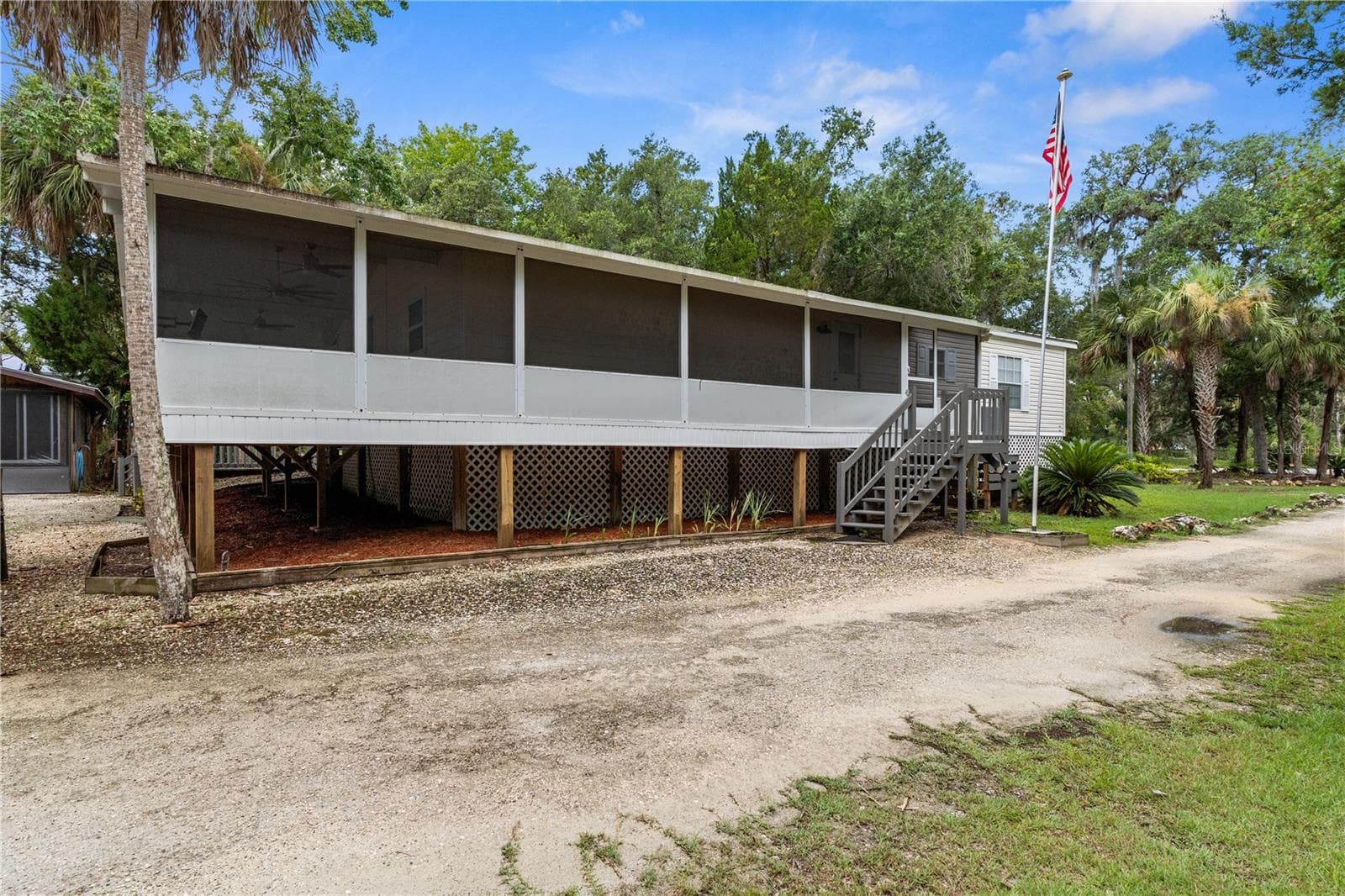 Manufactured Home at 11720 W NORTH PL, HOMOSASSA, photo 3 of 59
