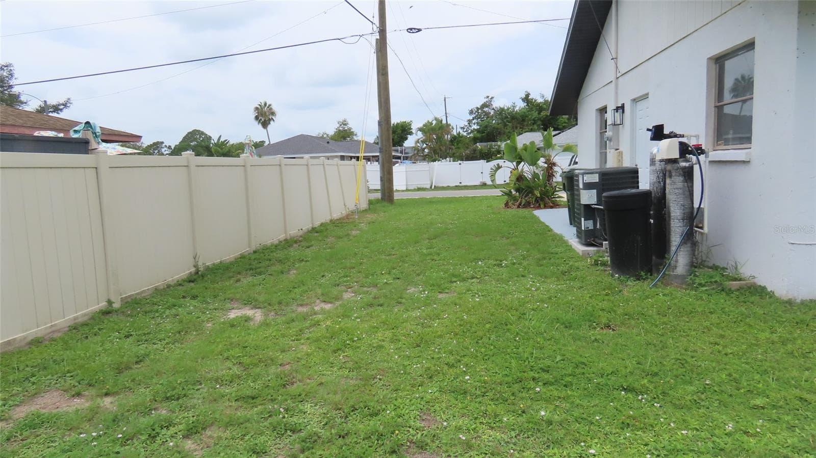 Single Family Residence at 807 NECTAR RD, VENICE, photo 5 of 37