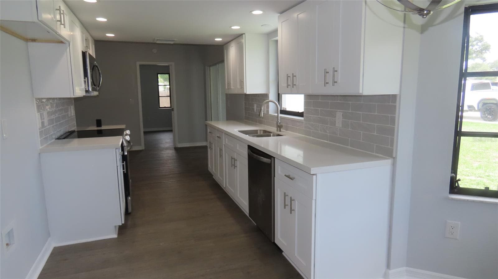 Single Family Residence at 807 NECTAR RD, VENICE, photo 22 of 37