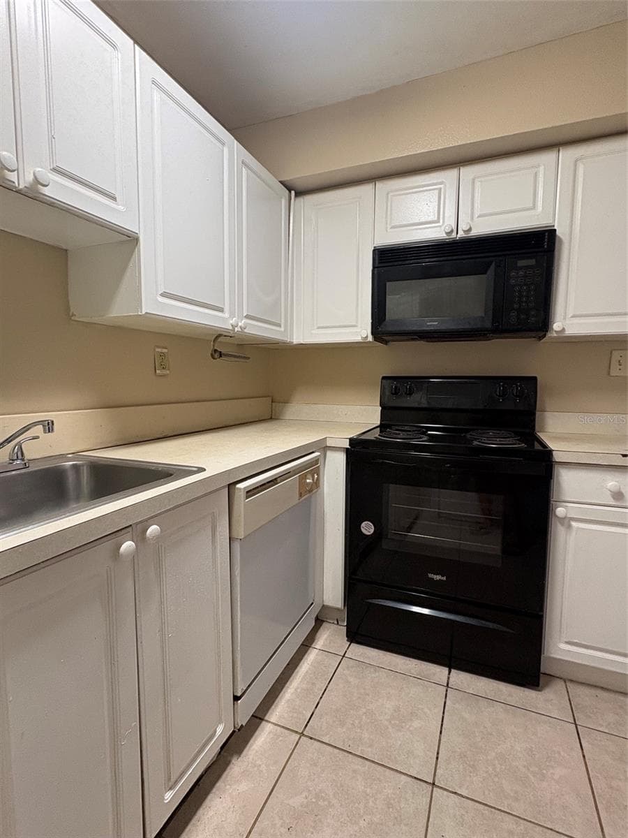 Condominium at 203 POINSETTIA PINE CT #102, TAMPA, photo 5 of 17